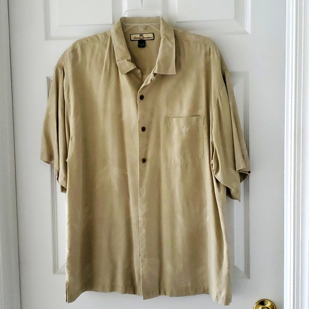 Tommy Bahama men's short sleeve button down 100% silk shirt. L. Beige.